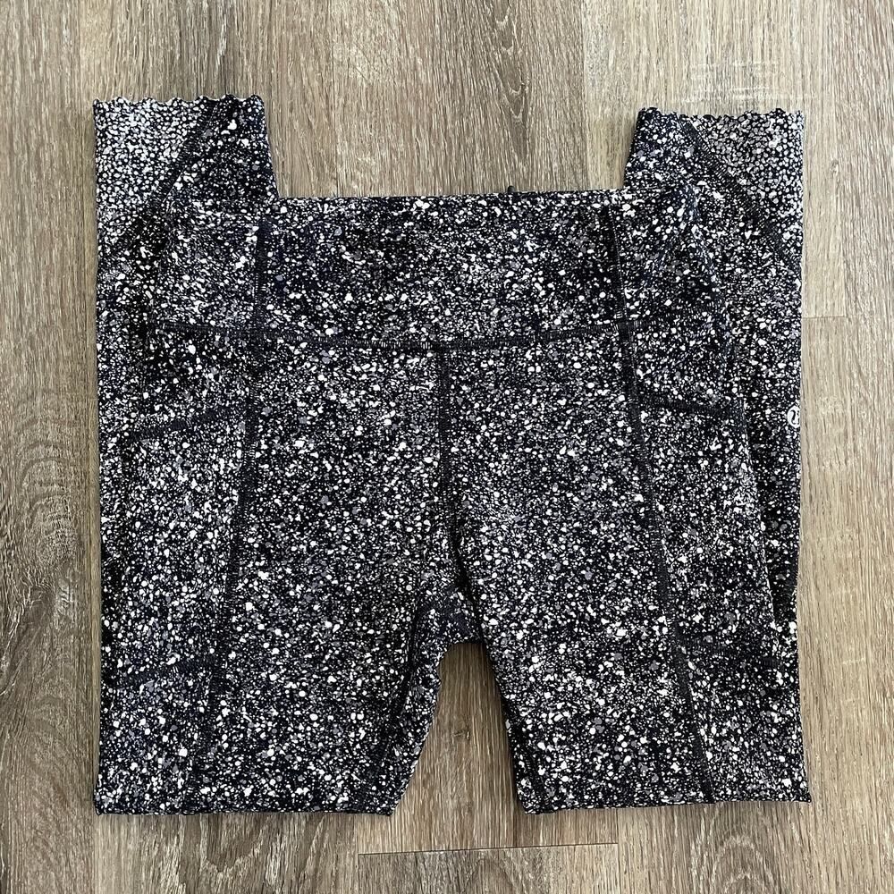 Lululemon Tight Stuff II Crop Legging in Salt Alpine - Size: 6 - Picture 3 of 7